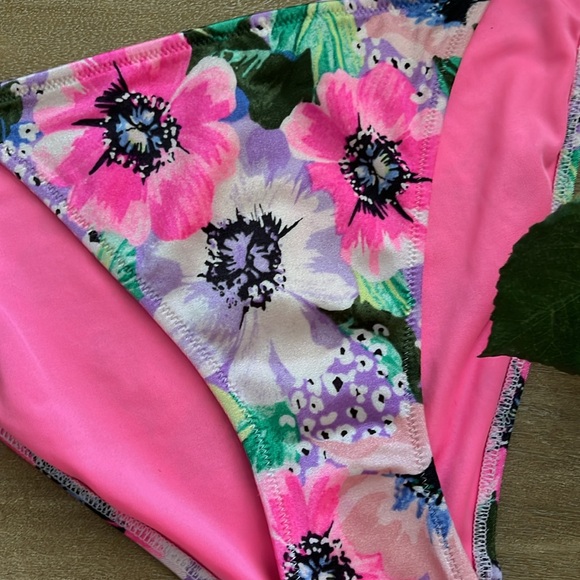 NWOT VS Gold Chain Bikini Bottom - Picture 2 of 7